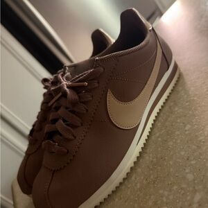 Nike Classic Cortez - Smokey Mauve Metallic Red Bronze